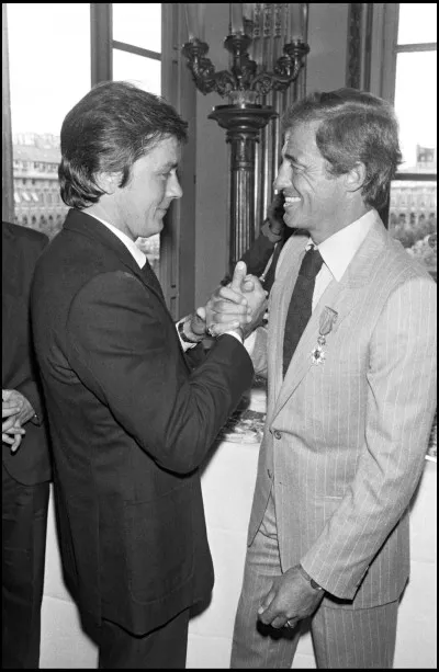 À Jn et Cinéphile : lequel de ces deux monstres sacrés jouait dans le film "Le Samouraï" ?