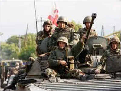 Ce 7 août, la Géorgie tente de reprendre le contrôle de l'Ossétie du sud qui reçoit le soutien de la Russie ; une guerre de 5 jours s'achèvera par la défaite géorgienne : c'était en ...