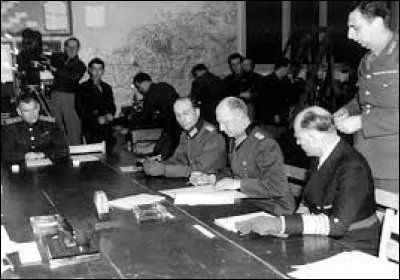 Le 7 mai 1945, la première capitulation allemande est signée par le général Jodl : dans quelle ville française ?