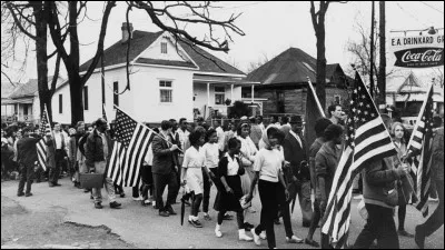 Ce 7 mars, ont lieu à Selma et Montgomery en Alabama les premières marches pour les droits civiques : c'était en ...