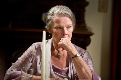 Quel est ce biopic avec Dench ?