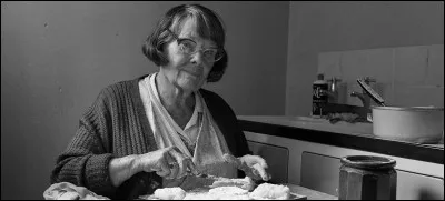 Ce drame avec Dench est...