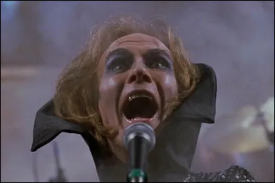 Comment s'appelle cette com&eacute;die dramatique avec Nighy ?