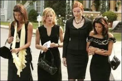 Lors de la soirée chez Bree, avec qui Gaby flirte-t-elle ?