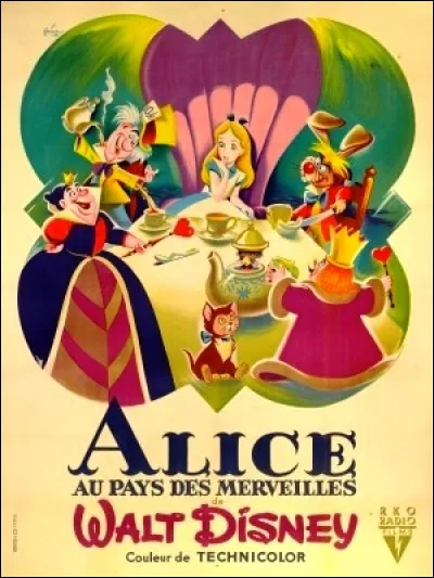 Dans le film "Alice au pays des merveilles" (1951), de quoi Alice est-elle accusée, ce qui lui vaut un procès ?