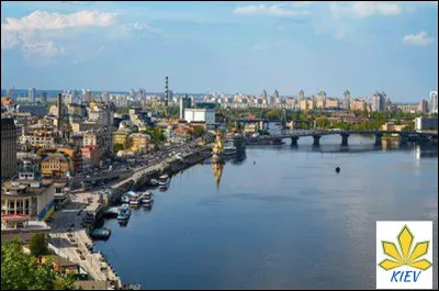 Quelle ville est arrosée par le Dniepr ?