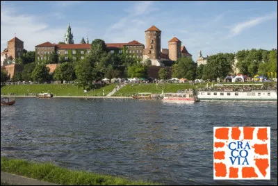 Quelle ville est arrosée par la Vistule ?