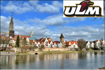 Quelle ville est arrosée par le Danube