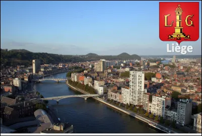 Quelle ville est arrosée par la Meuse ?