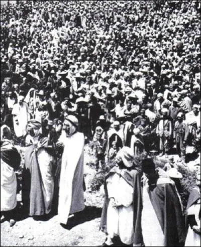 Le 20 août 1955 est le point de départ de terribles massacres. Dans plusieurs villes et villages, des Français et des musulmans ''complices'' sont abattus à coup de hache. La répression, menée par l'armée française et les milices, est terrible : près de 10 000 musulmans sont tués. Comment nomme-t-on cet épisode sanglant ?