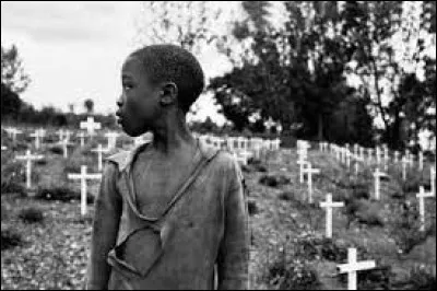 Le génocide du Rwanda est connu de tous, mais que savez-vous des Bamilékés ? Janvier 1960, Charles de Gaulle envoie 5 bataillons pour mater une ''révolte'' indigène contre le gouvernement fantoche mis en place par la France. Entre 30 et 40 000 Bamilékés massacrés. Où cela s'est-il passé ?