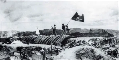 Le camp retranché est protégé par 8 ''points d'appui'' répartis à différents endroits. Comment ces ''fortins'' déportés sont-ils baptisés ?