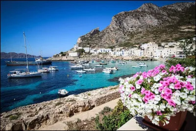 Sur quelle île méditerranéenne se trouve la ville de Marsala ?