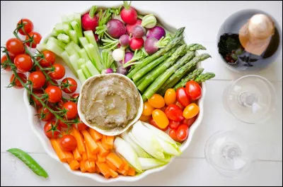 Quelle est cette préparation provençale accompagnant les légumes crus ?