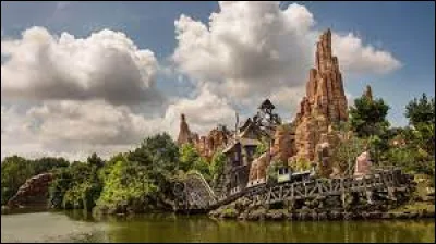 L'attraction la plus célèbre de Disneyland Paris n'est autre que...