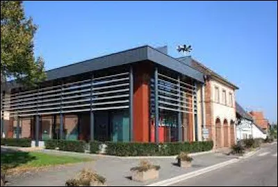 Je vous propose un petit moment de détente à la médiathèque de Rschwoog. Ville de l'arrondissement de Haguenau-Wisembourg, elle se situe dans le département ...