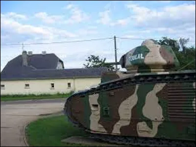 Si vous voulez voir ce char, rendez-vous à Stonne. Petit village de 39 habitants, dans l'arrondissement de Sedan, il se situe dans le département ...