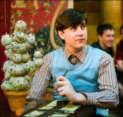 Dans ''Harry Potter et la Coupe de feu'', Neville danse avec...
