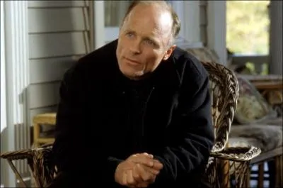 Quelles actrices incarnent respectivement sa femme et son ex-femme dans 'Ma Meilleure Ennemie' (1998) ?