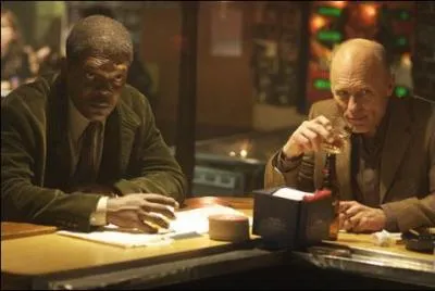 Dans 'Cleaner' (2008), il est une nouvelle fois un flic coupable. Qui incarne sa jeune matresse dans ce film ?