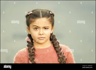 L�ex de ton partenaire actuel vient dans la villa afin de le r&eacute;cup&eacute;rer ; que fais-tu ?