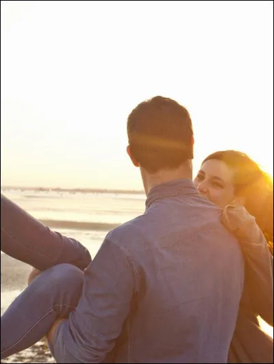 La personne avec qui tu t'es mis en couple pendant le tournage te demande de quitter l�&eacute;mission avec elle. Que fais-tu ?