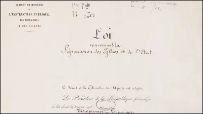 Ce 9 décembre, la loi concernant la séparation des Églises et de l'État codifiant la laïcité en France, est adoptée : c'était en ...