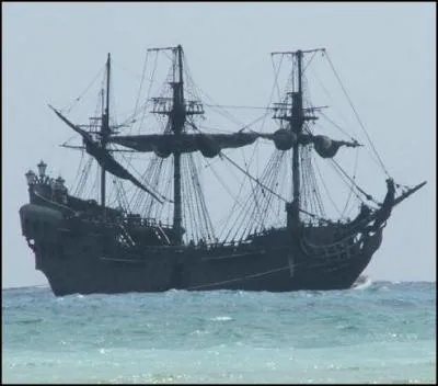 Quel bateau prend-t-il afin de retrouver le Black Pearl ?