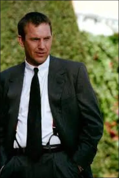 Dans le film "Bodyguard", quelle actrice joue au côté de Kevin Costner ?