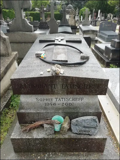 Où se trouve la sépulture de Jacques Tati ?