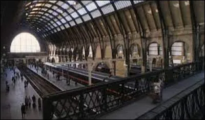 Pour trouver le passage de la voie 9 3/4, il vous faudra emprunter cette gare qui est la gare de...
