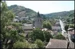 Pos dans la serpentine valle du Jaur, au creux de montagnes de fort caractre, le bourg est une terre d'accueil, avec l'ancienne abbaye bndictine fonde en 936.