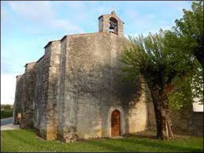 Nous terminons notre balade au pied de l'&eacute;glise de Villenouvelle. Ancienne commune de l'arrondissement de Saint-Jean-d'Ang&eacute;ly, elle se situe dans l'ancienne r&eacute;gion ...