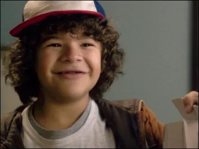 Dustin a été amoureux deux fois dans la série.