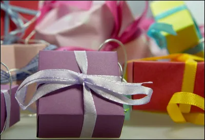 Nous repassons à notre jolie période de fêtes ! 
Complétez les paroles : 
''Petit papa Noël
Quand tu descendras du ciel
Avec des jouets par miliers
N'oublie pas mon petit ___ ''