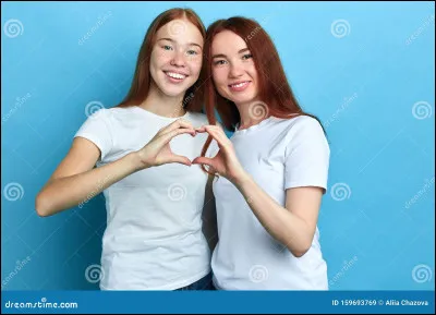 Tes amis te demandent le nom de ta crush. Que fais-tu ?