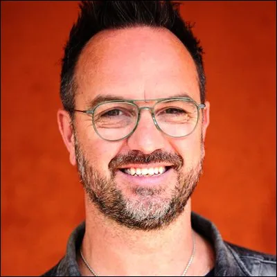 Quel jeu télévisé est présenté depuis août 2023 par lhumoriste Jarry ?