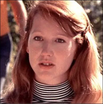 Qui est cette jeune femme devenue une actrice célèbre ?