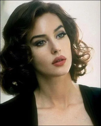 Qui est cette jeune femme devenue une actrice célèbre ?