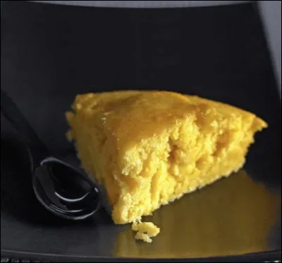 Quel est le nom du gâteau à base de farine, de beurre, d'oeuf, d'ananas et de chocolat blanc ?