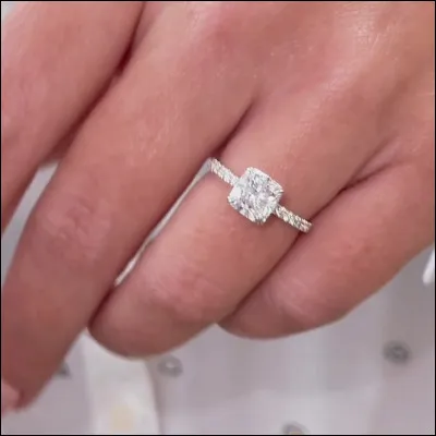 À qui faut-il attribuer le roman "L'éternel fiancé" ?