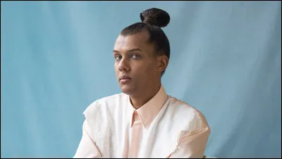 Dans quelle chanson Stromae est-il moitié homme et moitié femme ?