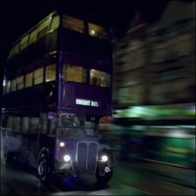 Quel bus prend Harry après être parti de chez les Dursley ?