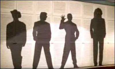 À quel groupe britannique doit-on la chanson "The Invisible Man" dans les années 80 ?