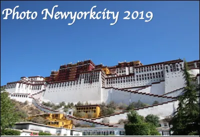 Que trouve-t-on au sommet de la colline de Marpori au centre de Lhassa ?