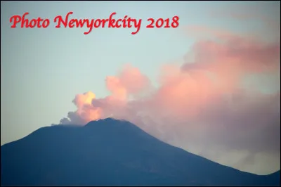 Quelle ville trouve-t-on au pied du volcan l'Etna en Sicile ?