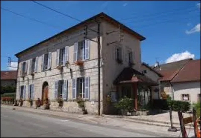 Je vous emmène maintenant à Cogna. Village Jurassien, il se situe dans l'ex région ...