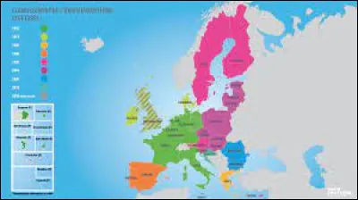 Combien de pays l'UE regroupe-t-elle de pays ?
