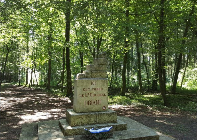 Dans quel département peut-on trouver des communes sans aucun habitant ?