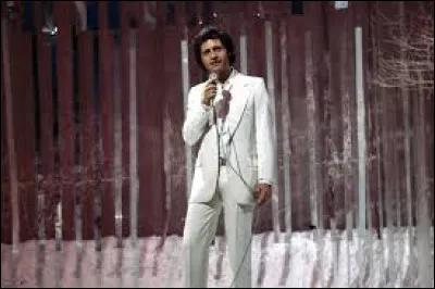 Où va-t-il siffler d'après le titre d'une de ses chansons ?